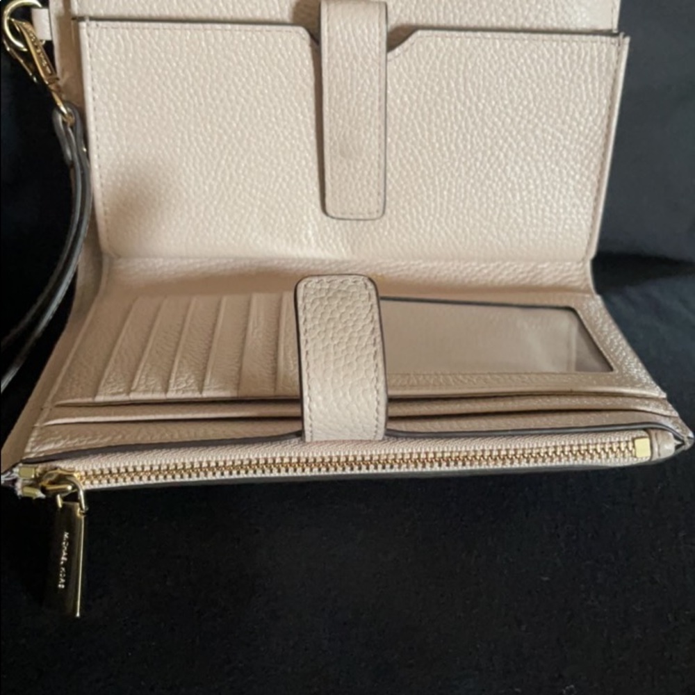 Michael Kors wristlet soft pink  good condition